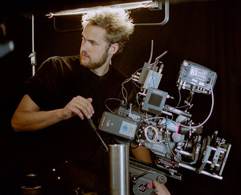 Abel Joris van Dijk at work, photo by Joysi Olyhoek